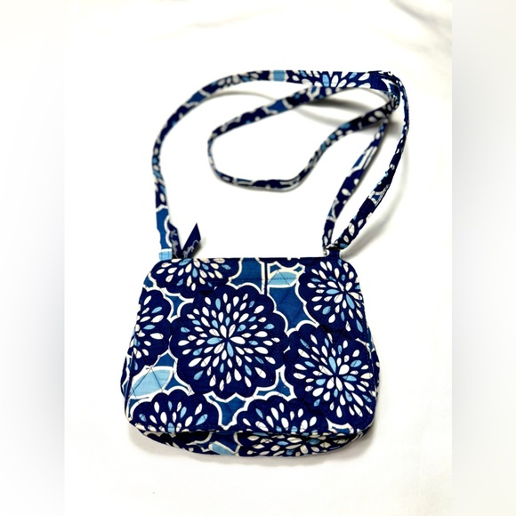 VERA BRADLEY Small Flap Crossbody Petal Splash Retired Blue adjustable - Picture 1 of 10